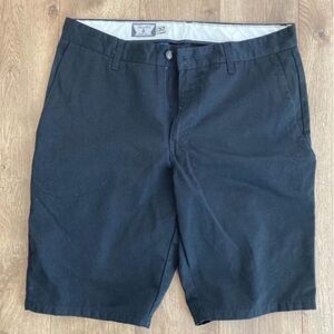 Mens Black Volcom Golf/Dress shorts. Waist 32. Excellent condition.